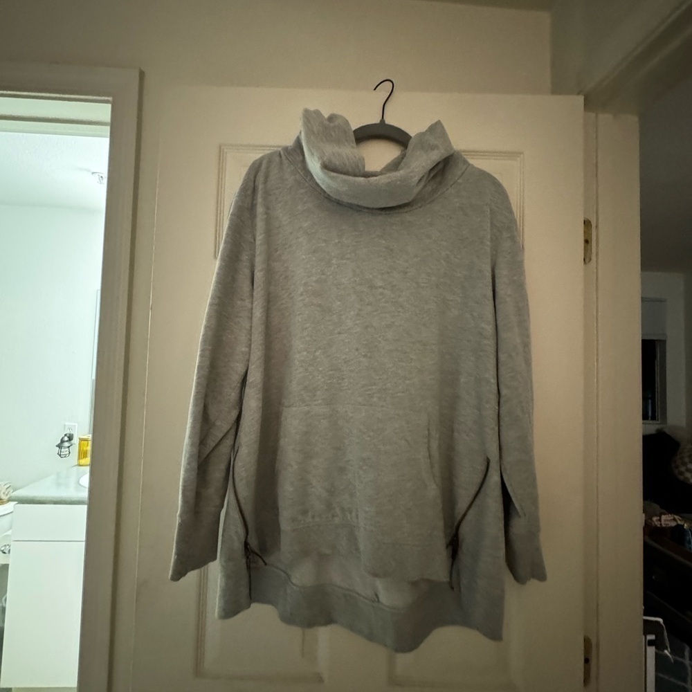 Women's Old Navy Active Grey Sweatshirt - Picture 2 of 8